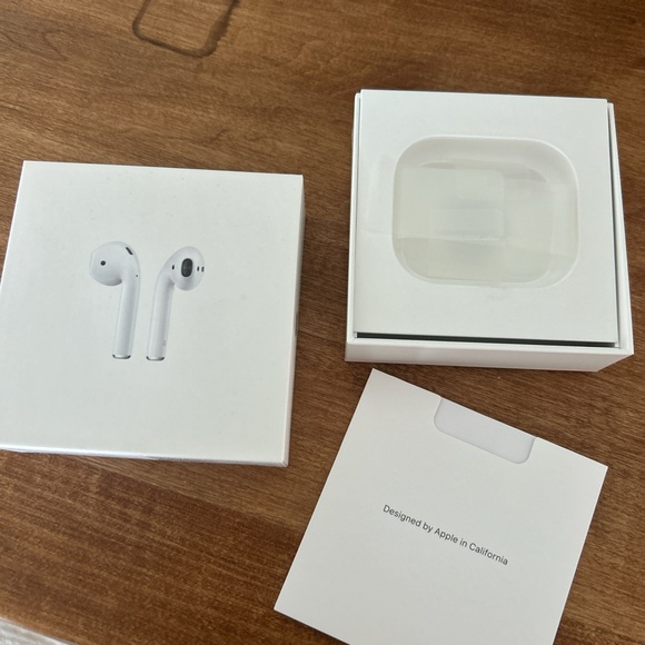 Apple Airpods in box - Picture 4 of 5